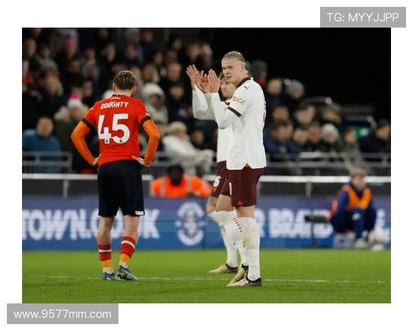 哈兰德训练遭误伤小腿留血痕科瓦契奇意外踢中引发关注